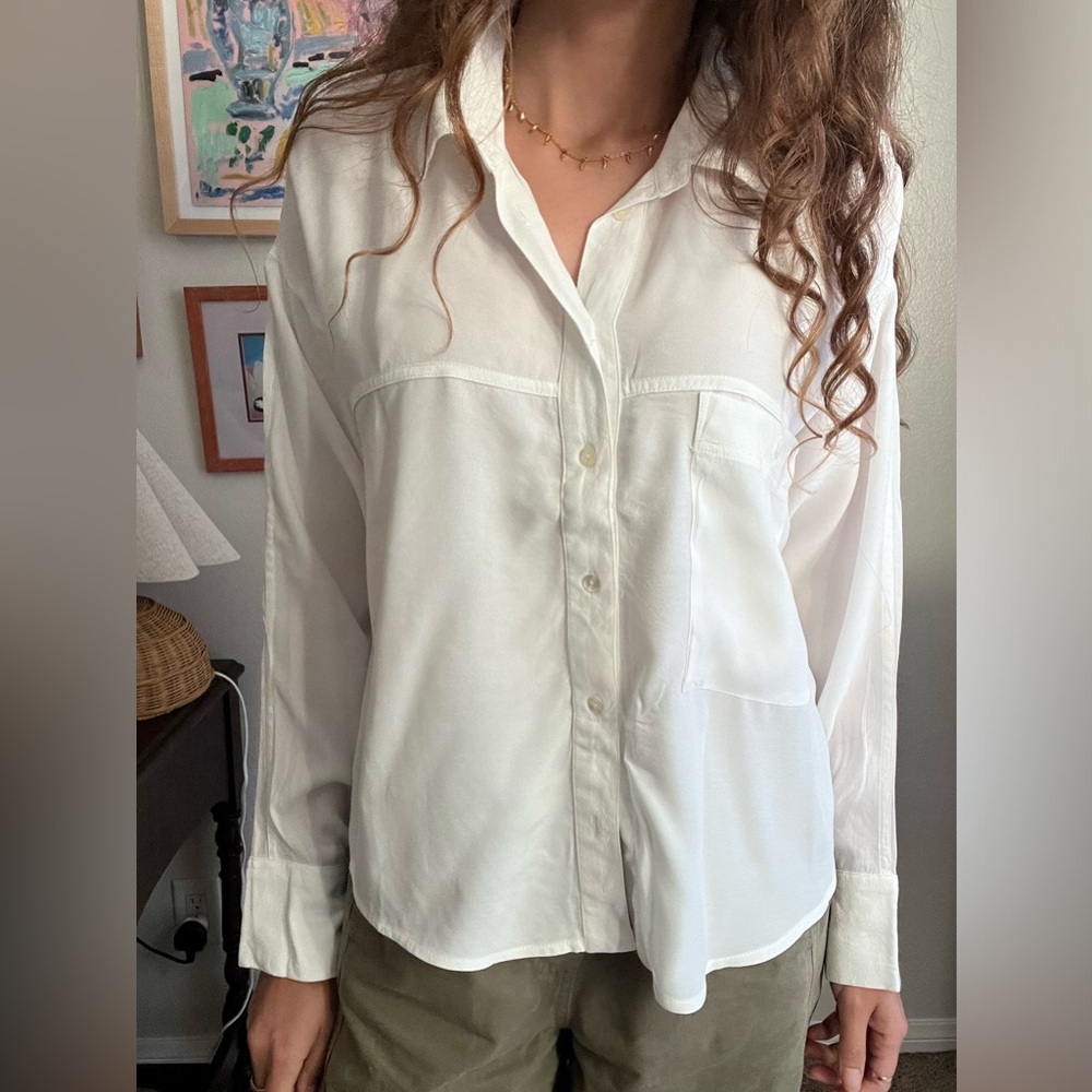 Boxy white blouse with front pocket
